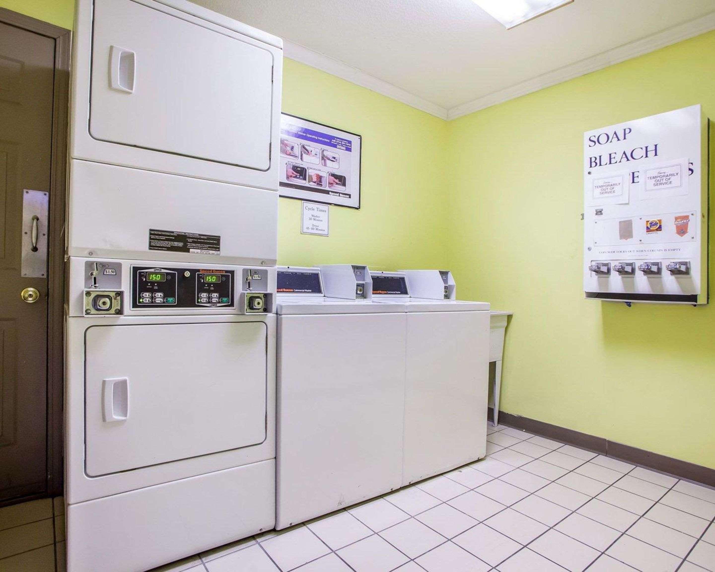 Quality Inn Airport Woodson Terrace Εξωτερικό φωτογραφία
