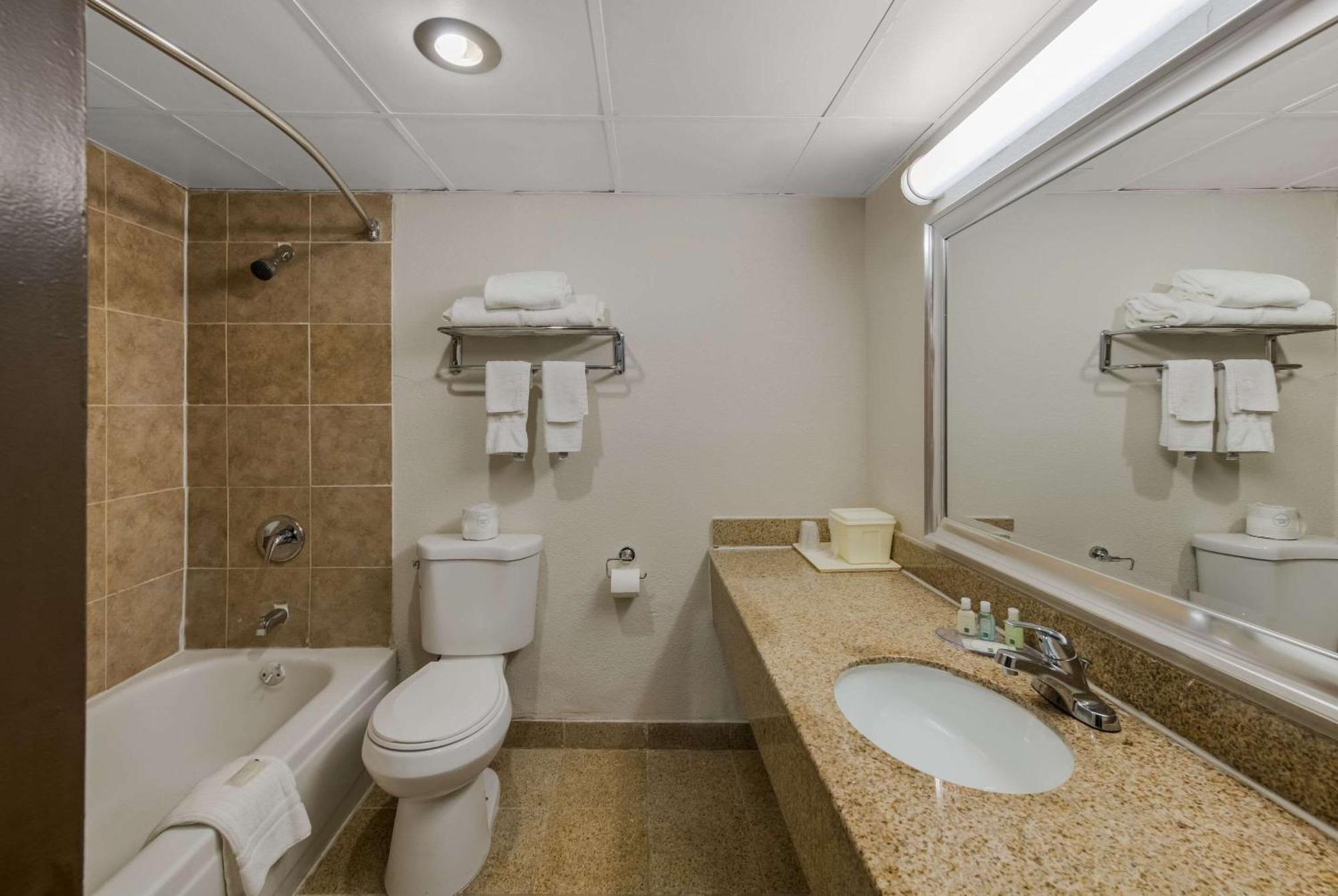 Quality Inn Airport Woodson Terrace Εξωτερικό φωτογραφία