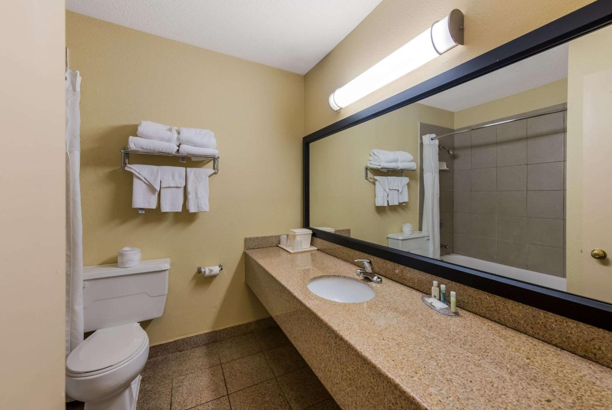 Quality Inn Airport Woodson Terrace Εξωτερικό φωτογραφία