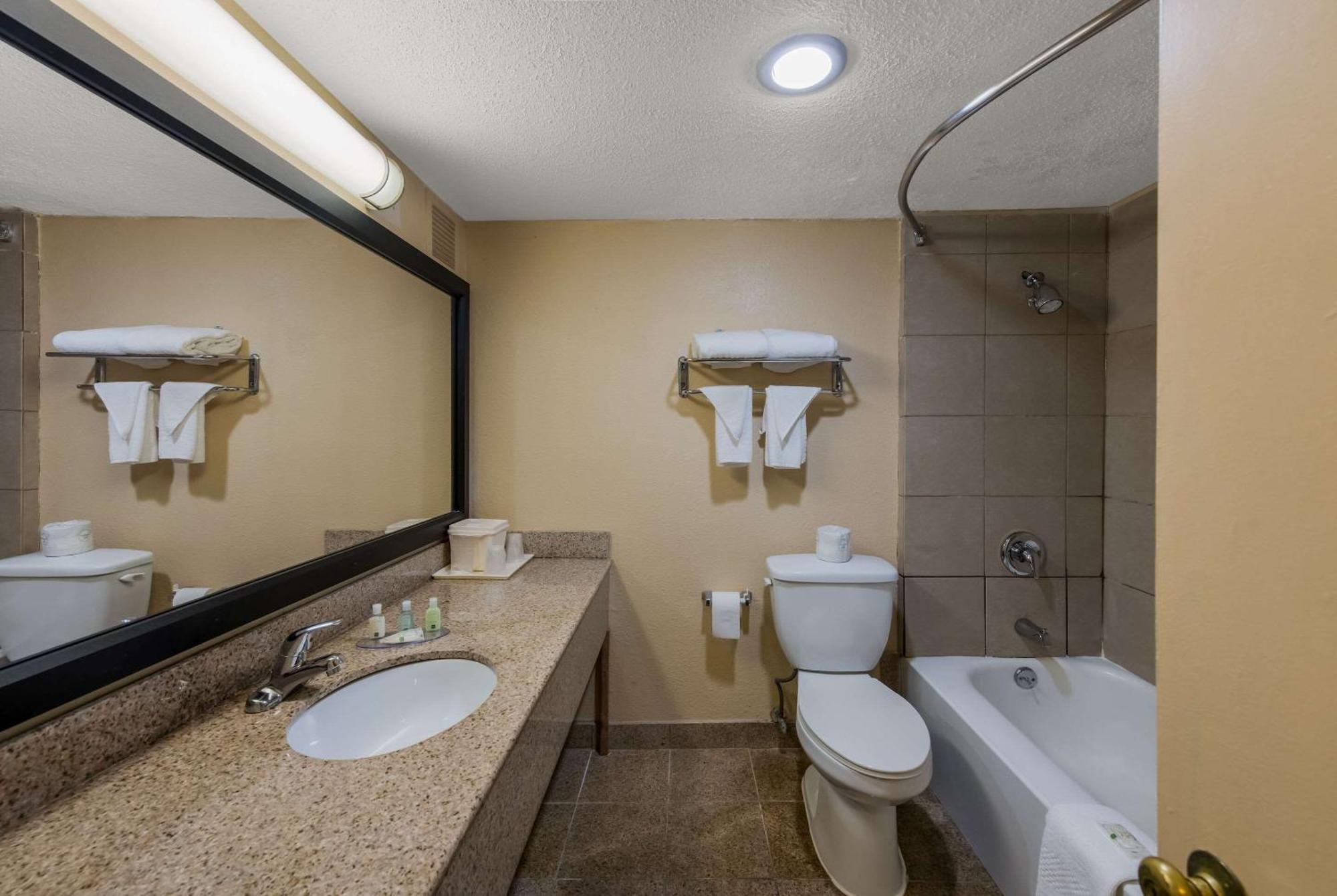 Quality Inn Airport Woodson Terrace Εξωτερικό φωτογραφία