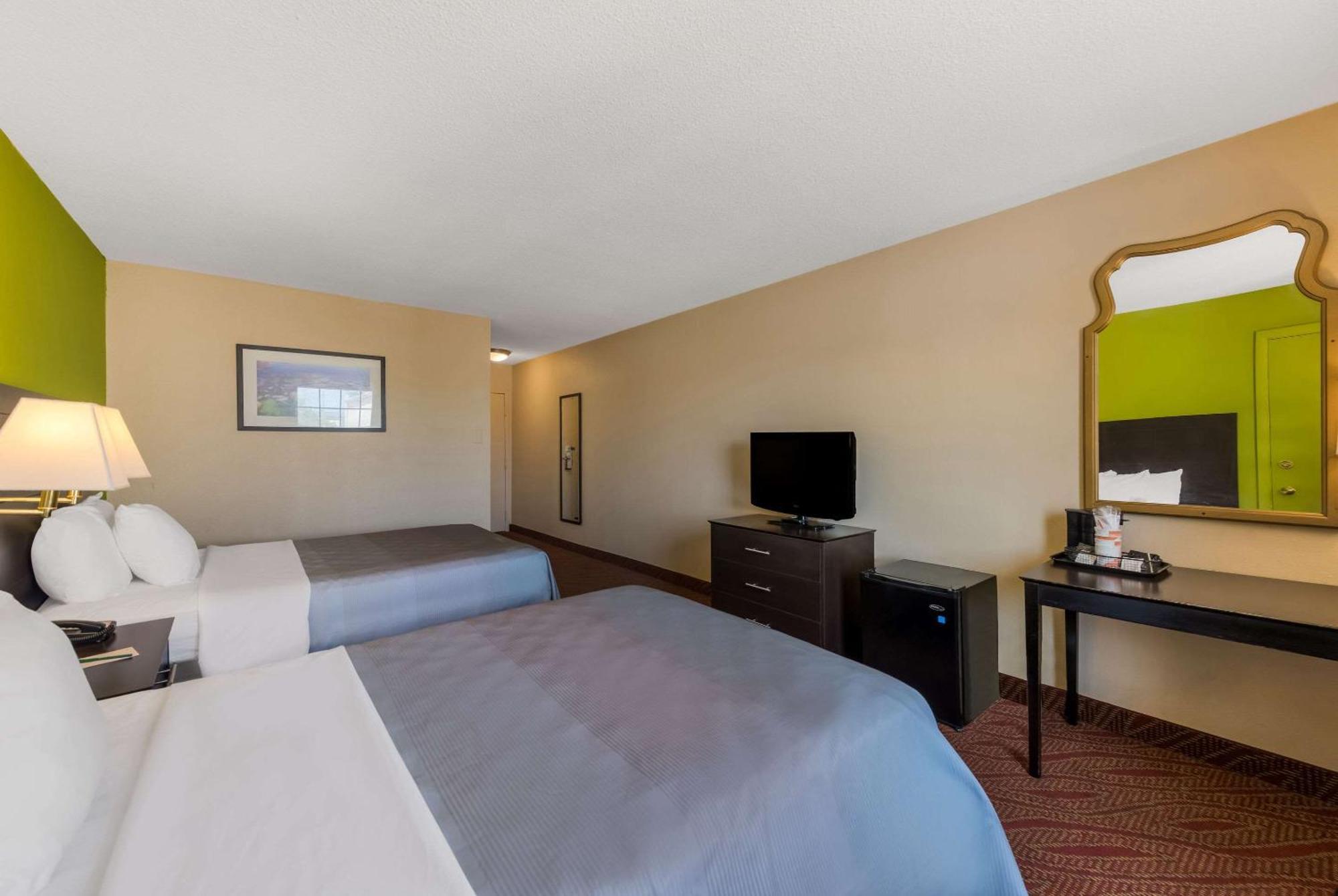 Quality Inn Airport Woodson Terrace Εξωτερικό φωτογραφία