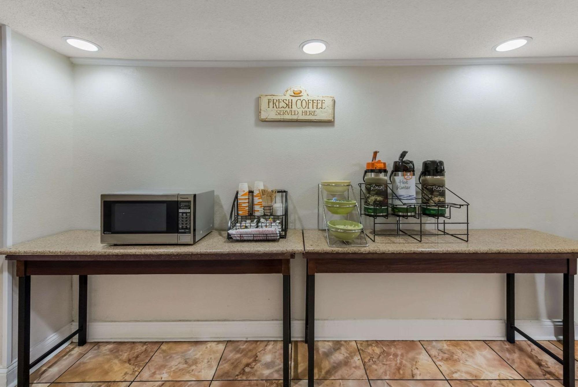Quality Inn Airport Woodson Terrace Εξωτερικό φωτογραφία