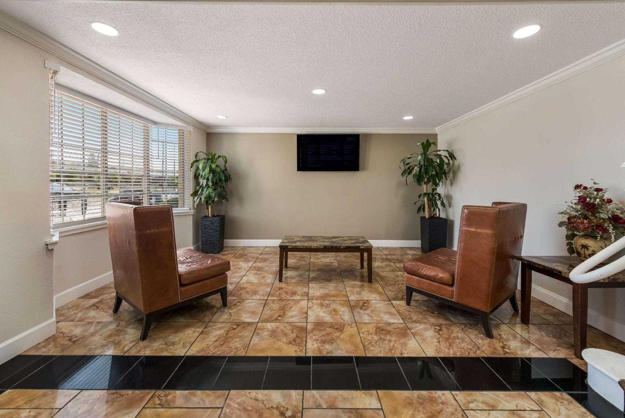 Quality Inn Airport Woodson Terrace Εξωτερικό φωτογραφία