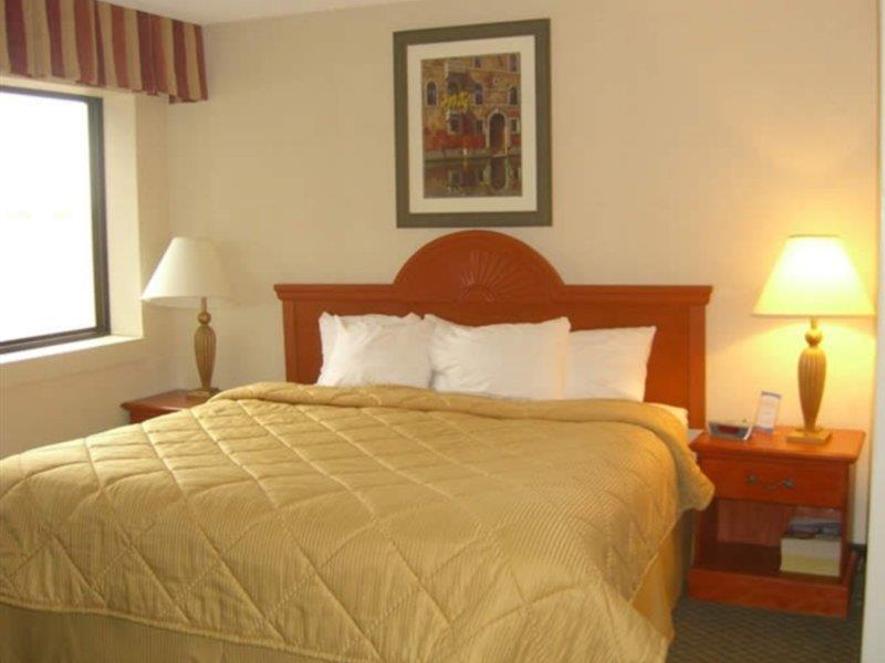 Quality Inn Airport Woodson Terrace Εξωτερικό φωτογραφία