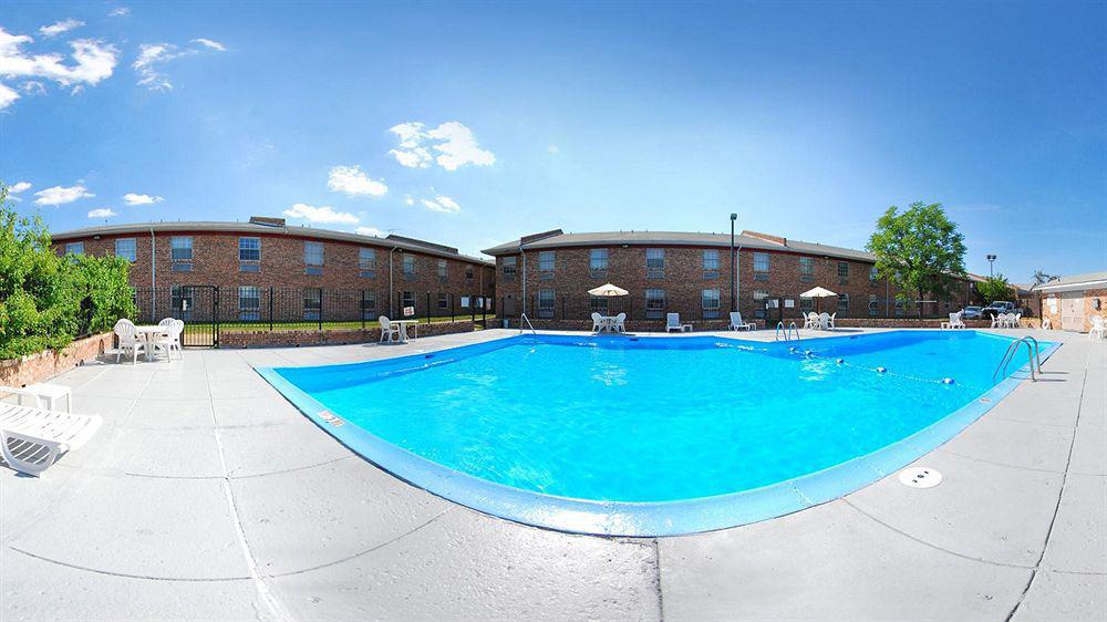 Quality Inn Airport Woodson Terrace Εξωτερικό φωτογραφία